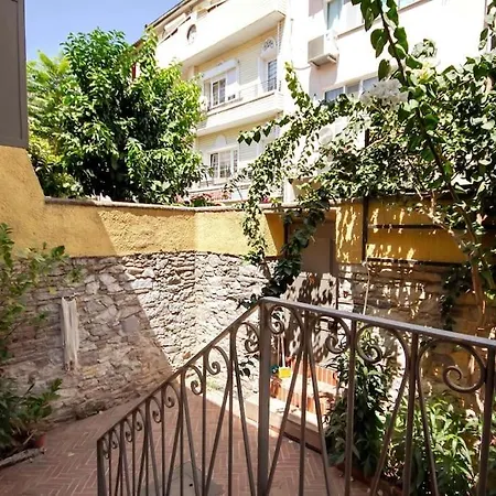 Private 2br/2ba House W Patio&terrace * 伊兹密尔