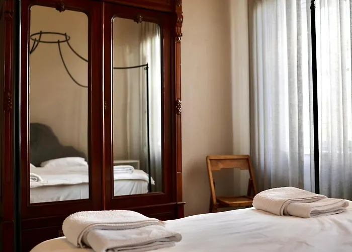 Private 2br/2ba House W Patio&terrace