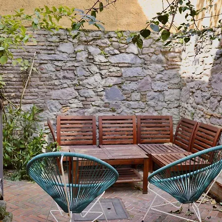 Vila Private 2br/2ba House W Patio&terrace